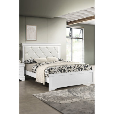 Lit à panneau en bois de très grande taille avec tête de lit tapissier et capitonnage à boutons blanc pour un cachet luxueux dans une chambre à coucher Mobilier moderne: rosé