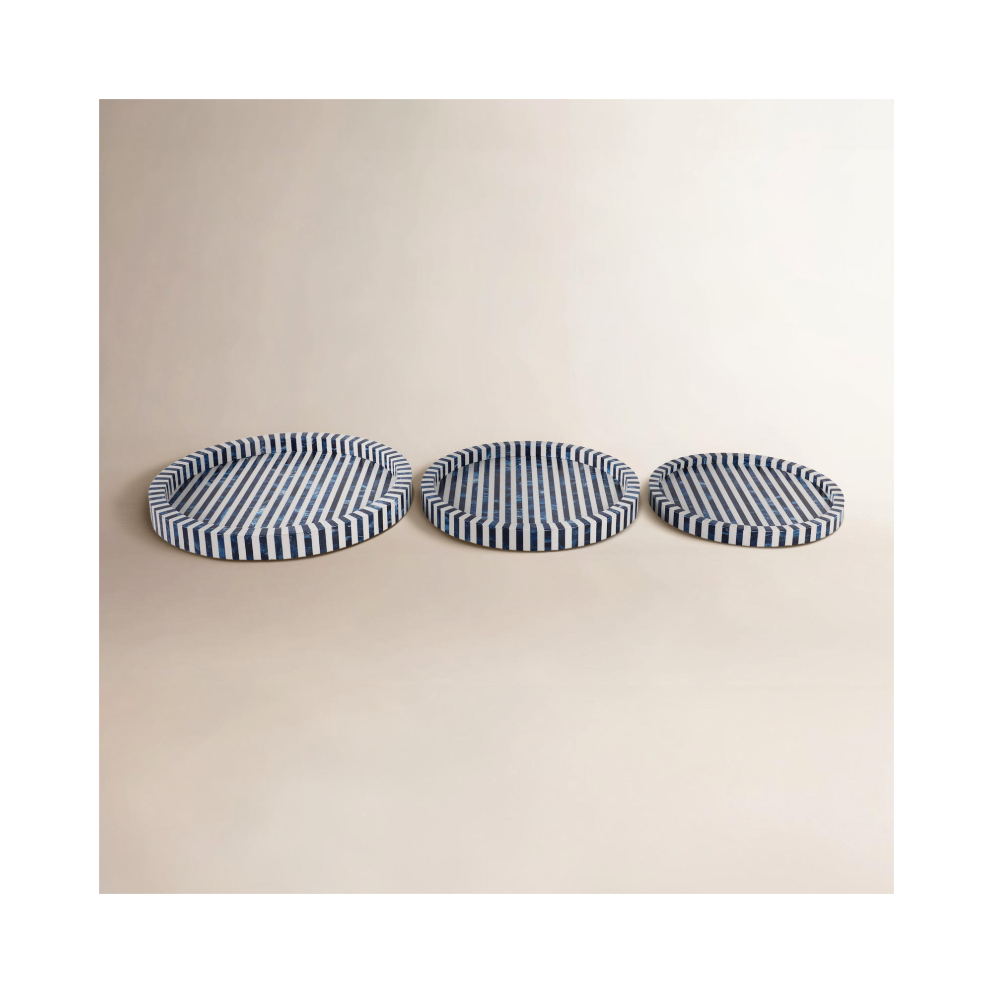 Sagebrook Home Vivie Resin Set of 3 Round Trays in Chic Blue, Perfect for Organizing and Entertaining - 12/14/16" Sizes