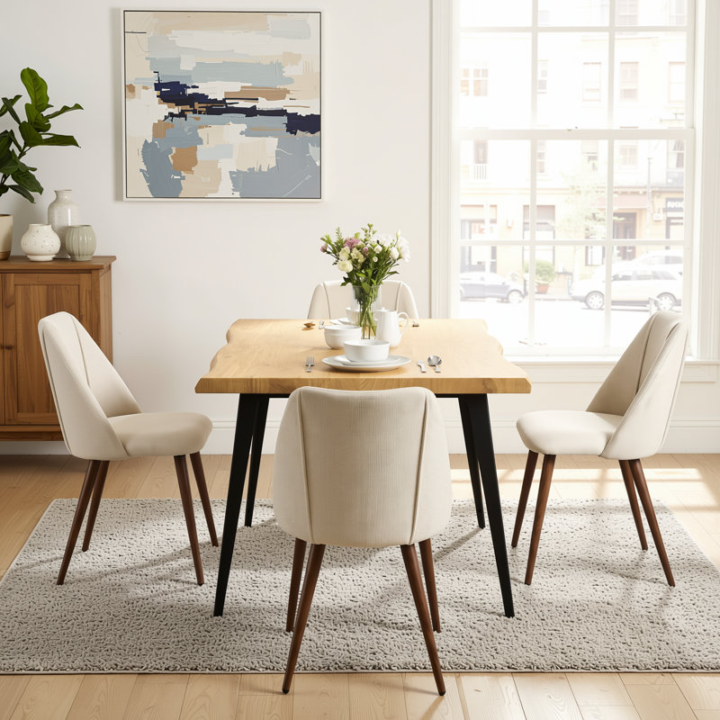 Ensemble de salle à manger moderne Negin 5 pièces 63 po avec table à bords naturels aspect bois et chaises rembourrées, Beige