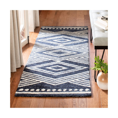 Vedika Hand Tufted Wool Southwestern Rug