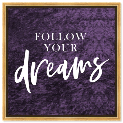 «Lynn Follow Your Dreams Velvet» par Oliver Gal - reproduction d'art textuel