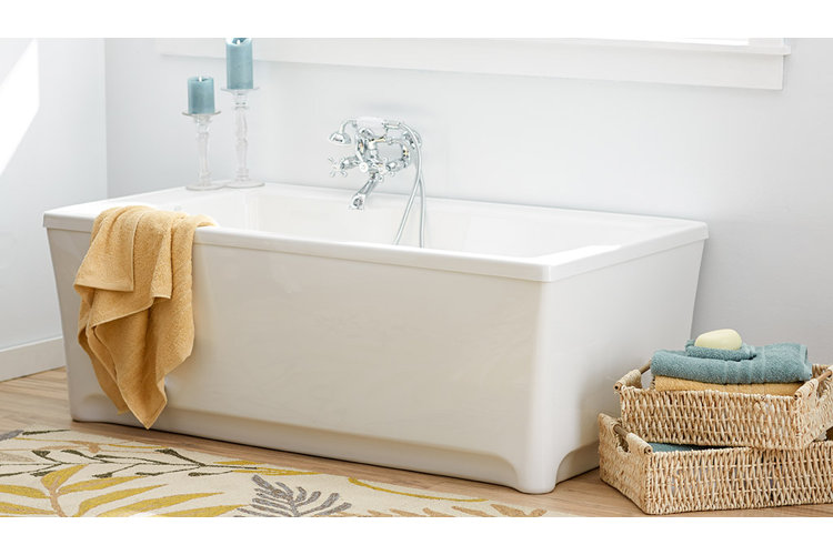 Bathtub with towels