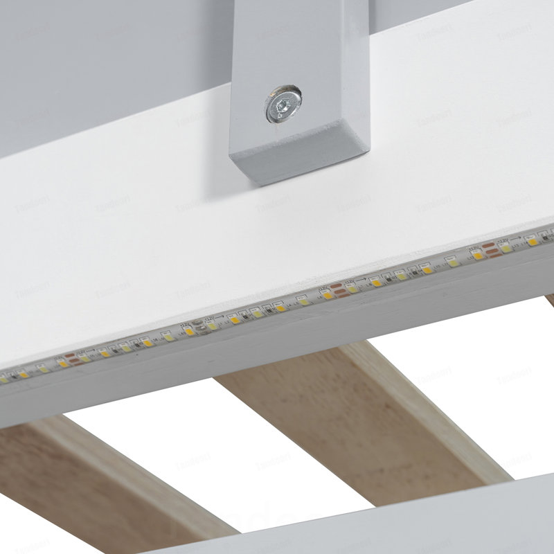 Lit superposé simple au-dessus de double avec escalier à rayures et tablettes latérales
