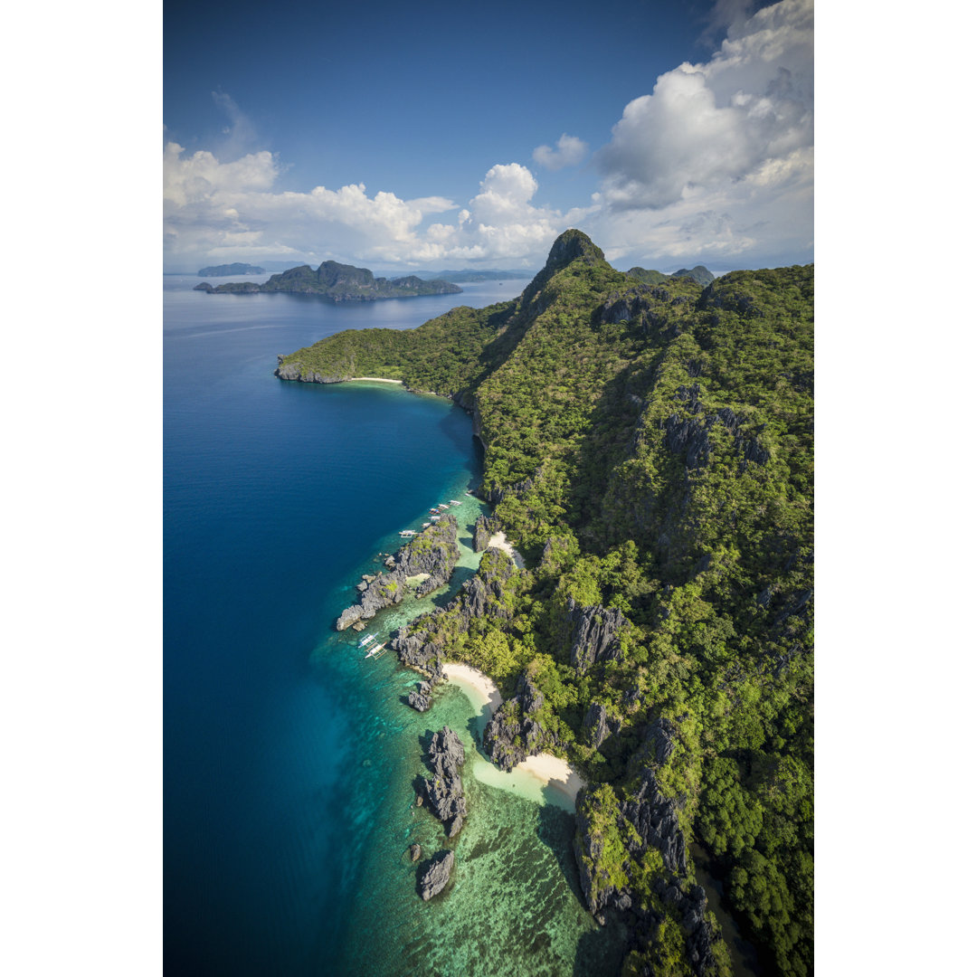 Aerial View Of Beauty Hidden Beach, El Nido, Palawan, Philippinen von Xavierarnau - No Frame Print on Canvas