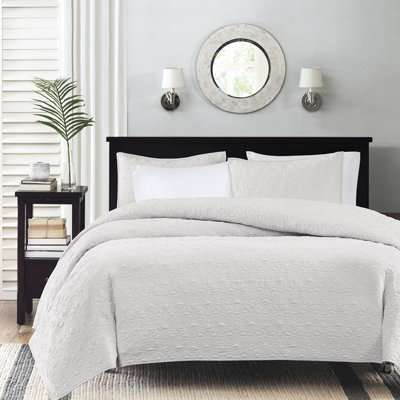 Reversible Quilt White Full/queen - Seasonal Bedding Option Quilting Pre-washed Cotton Filling 3 Piece With 2 Shams For Bed Glow Included