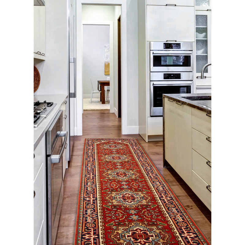 Tapis rouge Serapi Heritage 2 pi 7 po x 18 pi 0 po