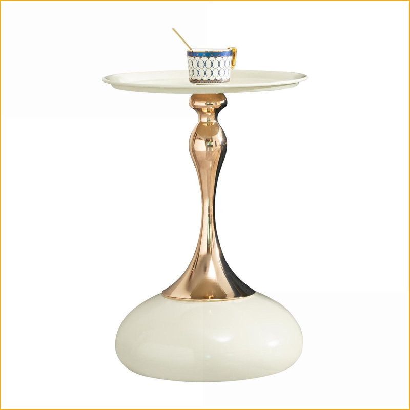Table basse en métal blanc peu encombrante avec finition dorée - polyvalente pour les petits salons