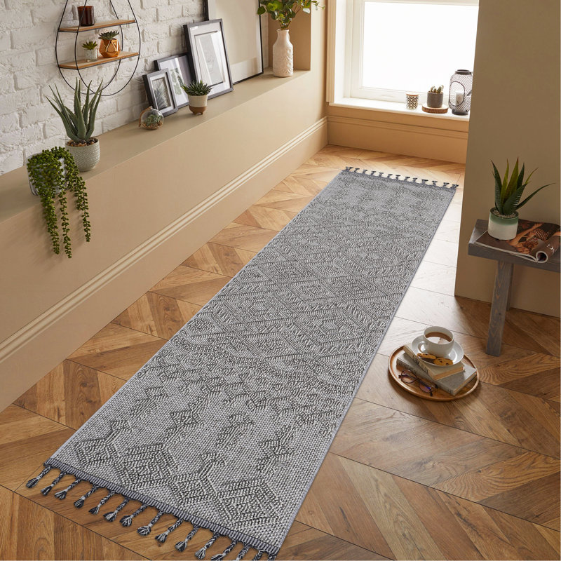 5X7 White/White /Traditional Indoor/Outdoor Area Rug, Runner 2'2" x 8'