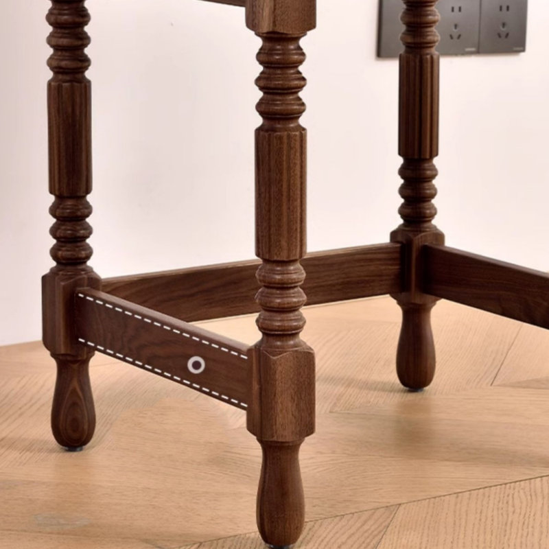 Petite commode en bois massif
