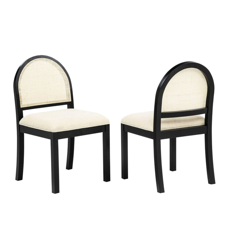 Lot de 2 chaises de salle à manger rondes noires rembourrées, avec dossier naturel et pieds en bois massif. Style contemporain pour un confort optimal, bonne stabilité d'assise, montage facile. Structure en hévéa tressé.