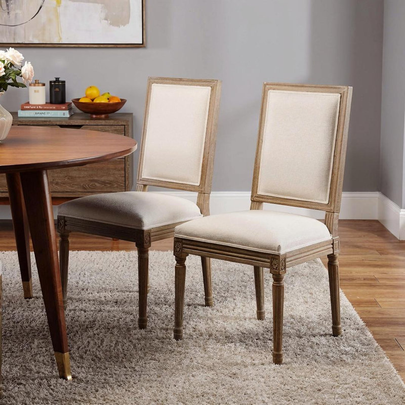 Ensemble de deux chaises d'appoint en lin beige et noyer