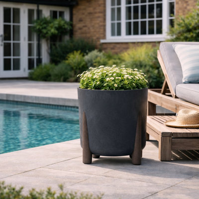 Telisha Pot Planter