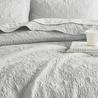 Quebec Reversible Bedspread Set