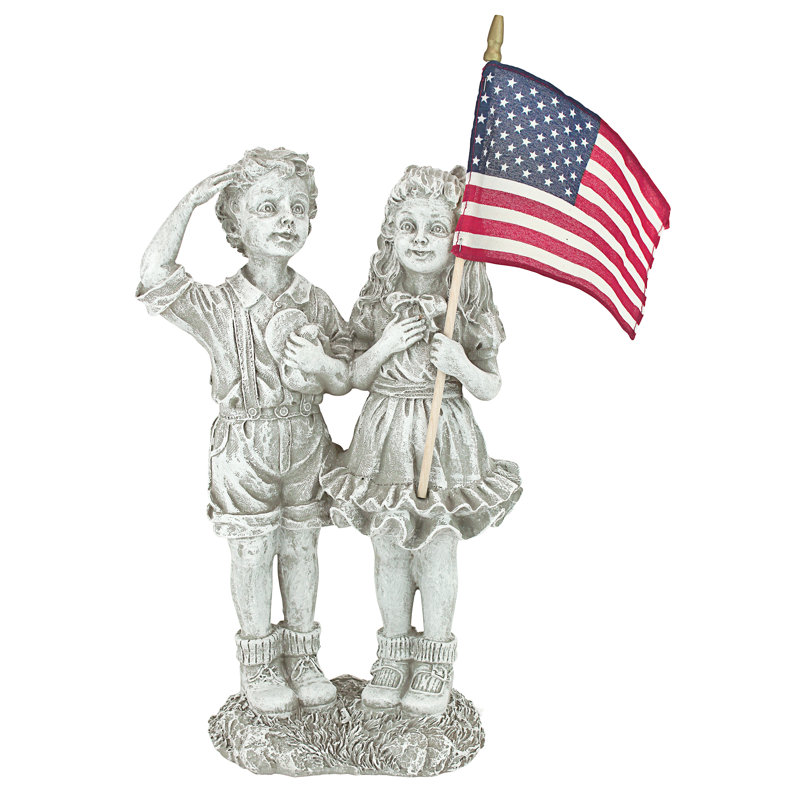 Statue patriotique de drapeau pour enfants