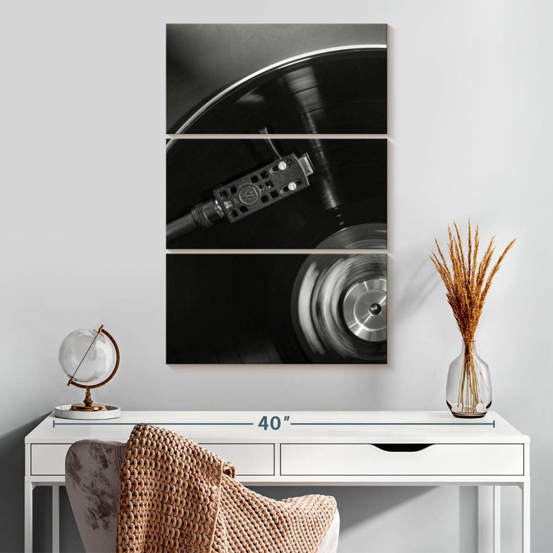 Abarca Vinyl I, 32" H x 20" W