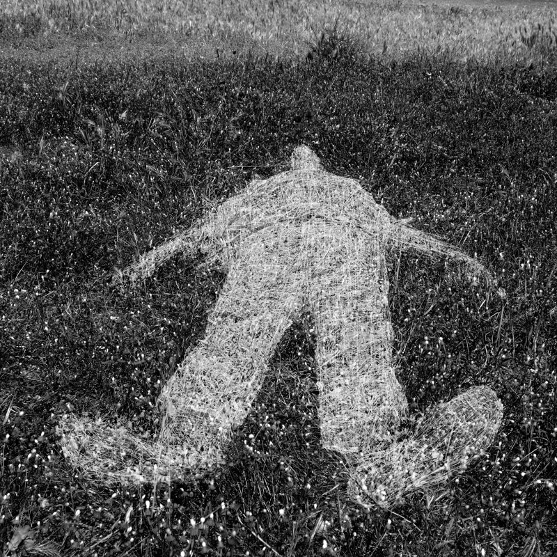 Jago, figure humaine imprimée sur l'herbe par Dimitris_K, H 12 po x l 12 po