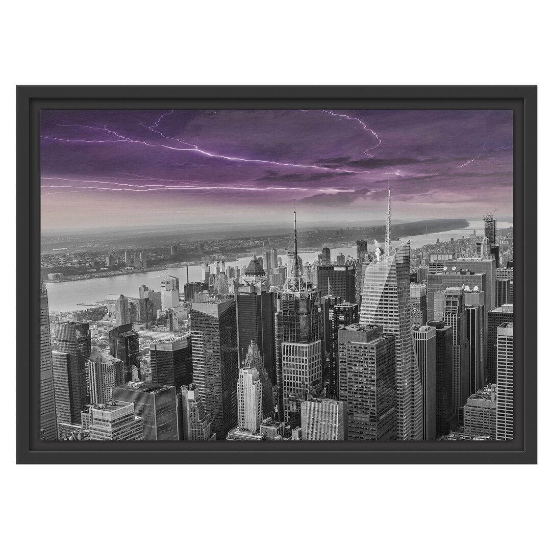 Gerahmtes Wandbild Skyline New York Gewitter