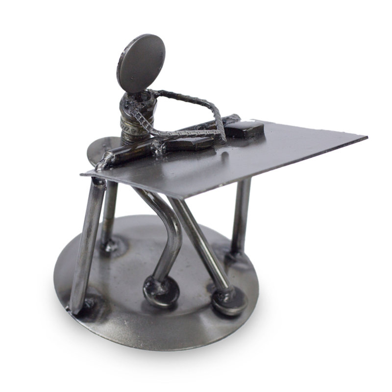 Figurine de table à dessin en métal recyclé et pièces d'auto Dallon