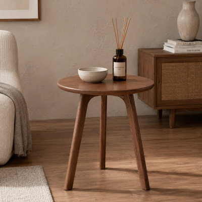 Cette petite table d'appoint ronde en chêne massif peut être utilisée comme table basse ou table de chevet. Il est facile à placer et à installer dans le salon, la chambre à coucher ou le balcon.