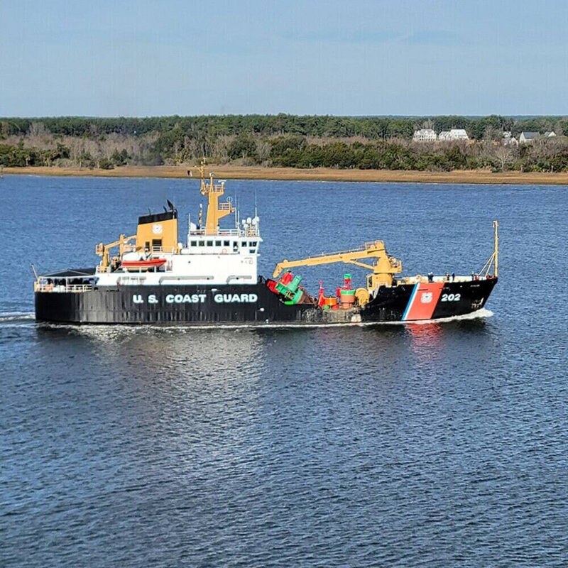 Modèle de navire USCGC Willow (WLB-202) L, H 10 po x l 36 po x P 5 po