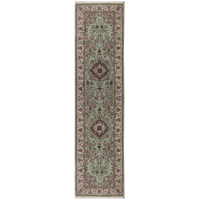 Tapis de couloir vert, ivoire et rouge noué à la main de haute qualité