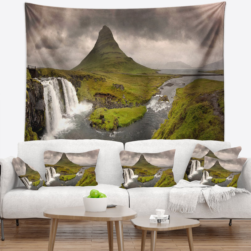Paysage, tapisserie des chutes d'eau de Kirkjufell, H 32 po x l 39 po