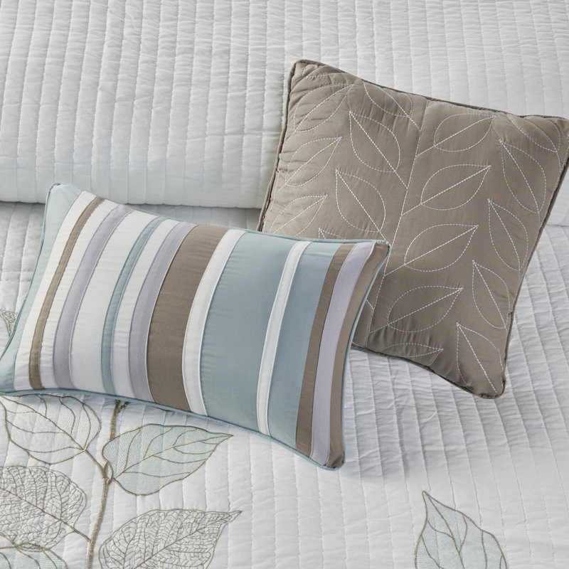 Courtepointe bleue et blanche florale avec 3 coussins, double / grand, microfibre, 2 taies décoratives brodées de style romantique et blanc