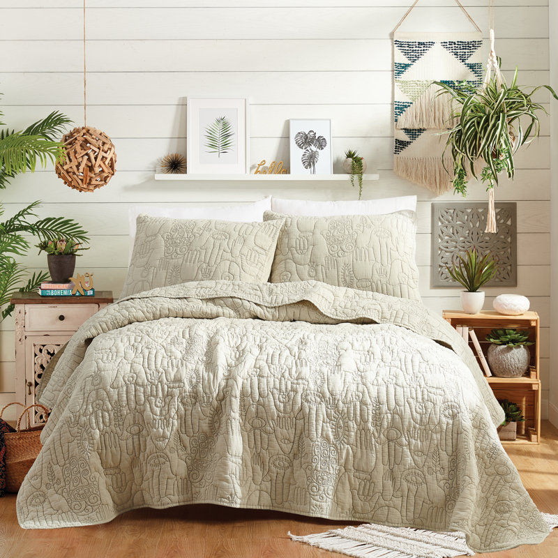 Hamsa Solid Embroidered 3-Piece Quilt Set, Queen Quilt + 2 Standard Shams, Blush