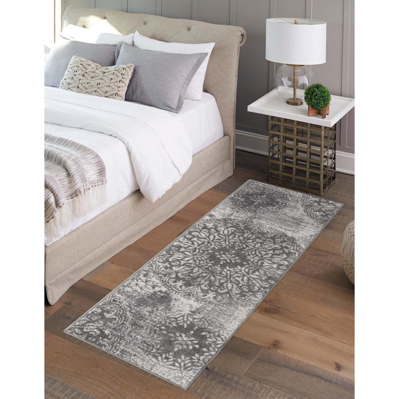 Tapis floral Brandt, Grey, Tapis de couloir 2 pi 7 po x 12 pi