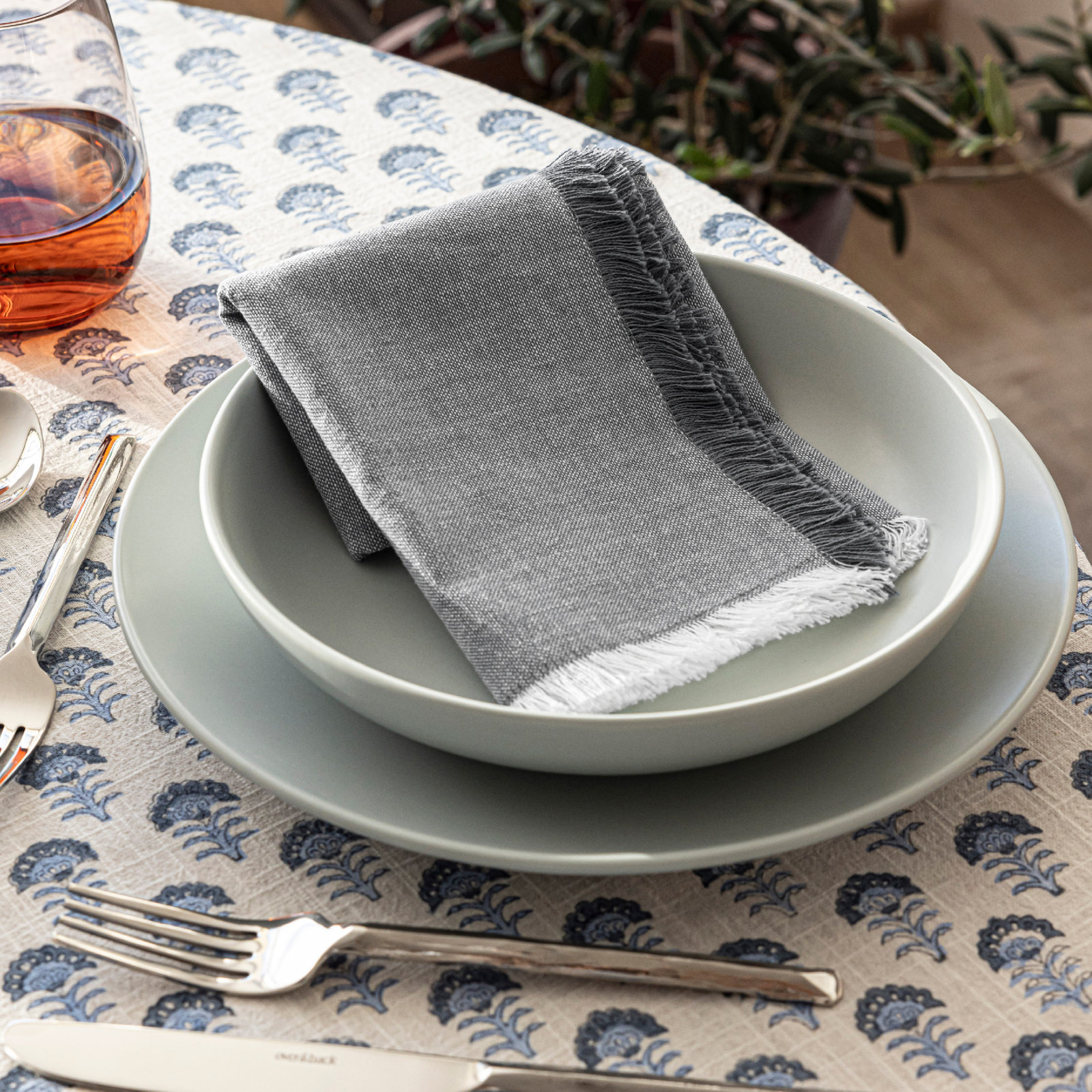 Woven Frayed Chambray Reversible Napkin, Gray