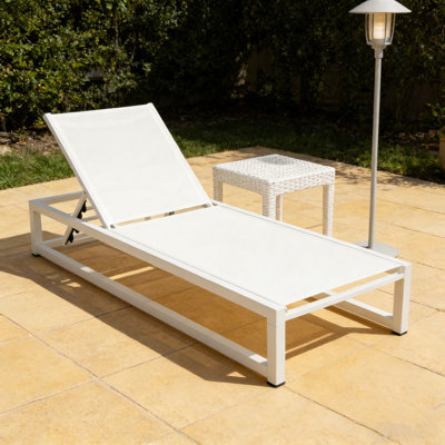 CHAISE LOUNGE