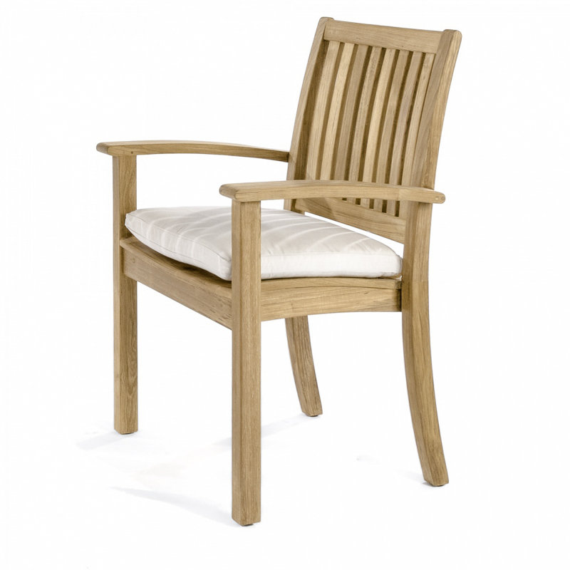 Chaise de patio empilable en teck