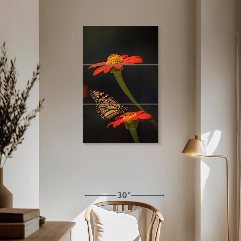 Portrait de papillon I, H 57 po x l 36 po