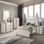 Commode de style contemporain 1pc avec poignées verticales chromées et tiroirs en queue d'aronde