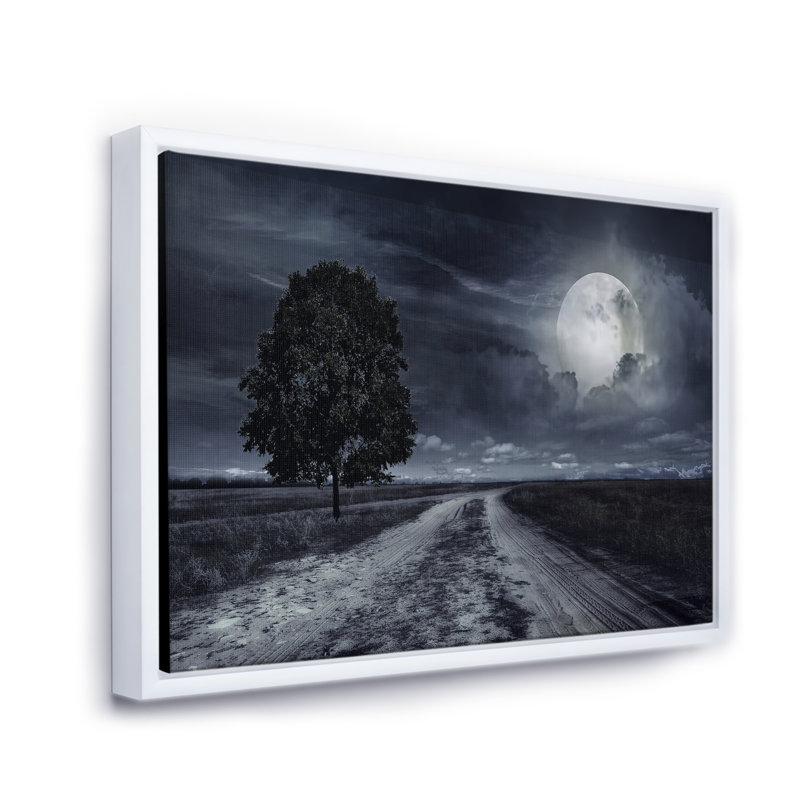 Route pavée sous une pleine lune - photographie sur toile, H 30 po x l 40 po x 1,5 po, Cadre flottant blanc