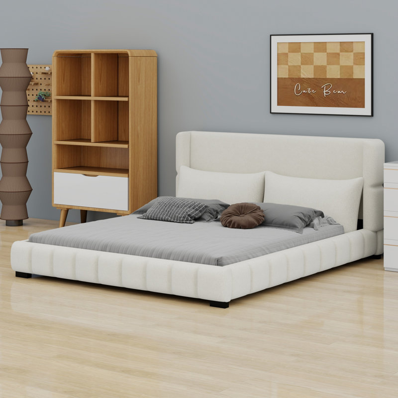 Lit plateforme tapissier avec deux coussins, prêt pour la détente, Blanc, Très grand lit