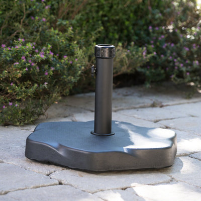 Base de parasol en béton et en fer de 66 livres - forme hexagonale, adaptateur inclus, finition noircie, P 19,15 po x l 14,25 po, H 66 lb, hexagonal lourd