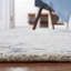 Tapis bleu / ivoire en laine touffeté à la main Kieryn-1108971473