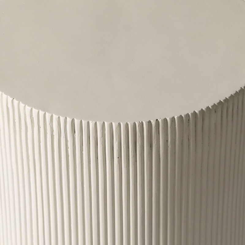 Table d'appoint ronde en fibre de 14 po Biddlesden, Blanc