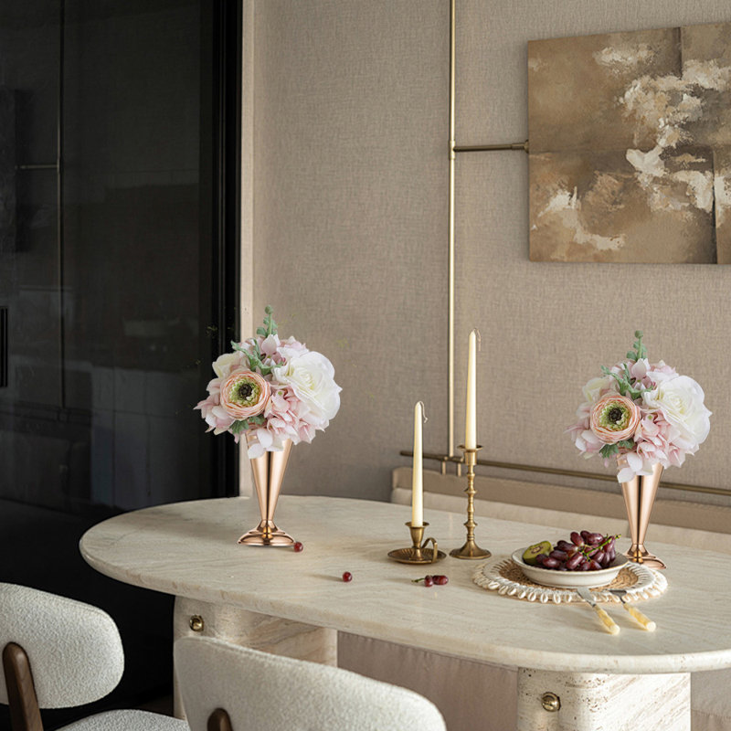 Vase de table en métal, 2