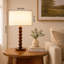 Lampe de table effilée en bois de noyer massif 17,5 "avec abat-jour tambour en lin, lampe de chevet moderne avec base E26 pour chambre à coucher, salon-1180501011