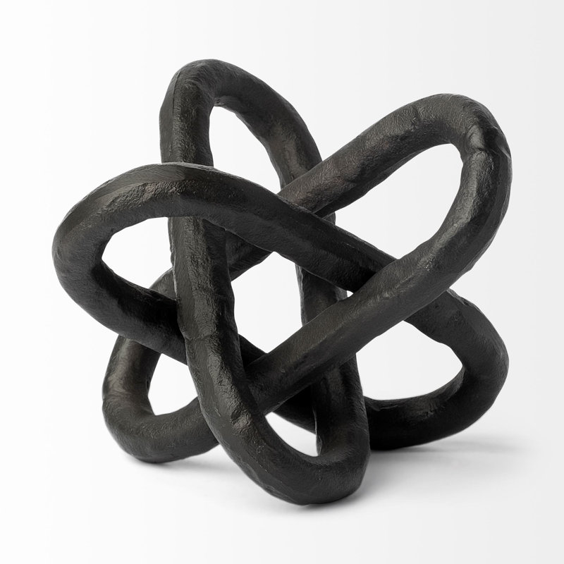 Petite sculpture en métal à mailles noires