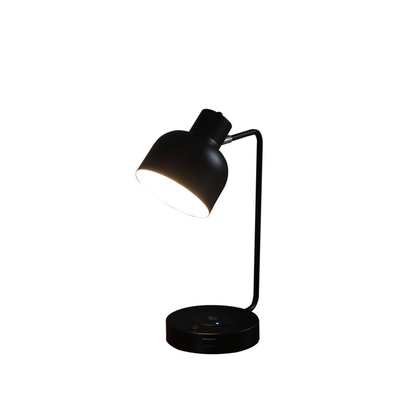 Lampe de table de bureau réglable 15,25 po In Vadim Interrupteur marche / arrêt situé sur la base avant de la lampe.
