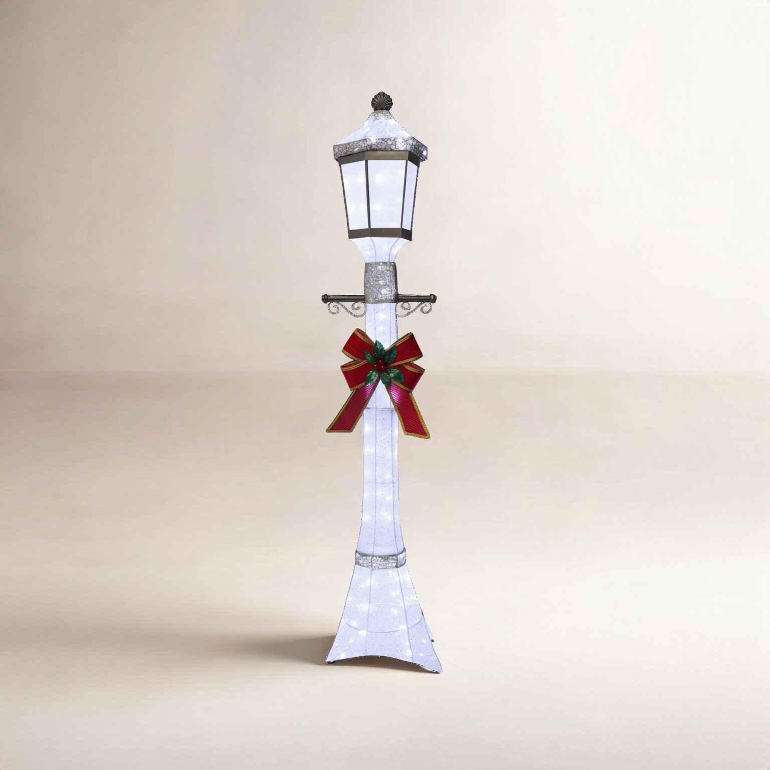 Gutierrez 6' LED Lighted Outdoor Lamppost