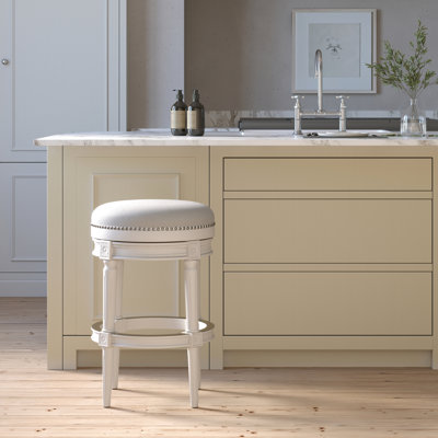 Pivotant sans dossier 31 po en bois avec rotation de 360 °, hauteur personnalisable, garniture cloutée appliquée à la main, repose-pieds en métal, tissu rembourré blanc et gris, pour tabouret de bar de divertissement à domicile
