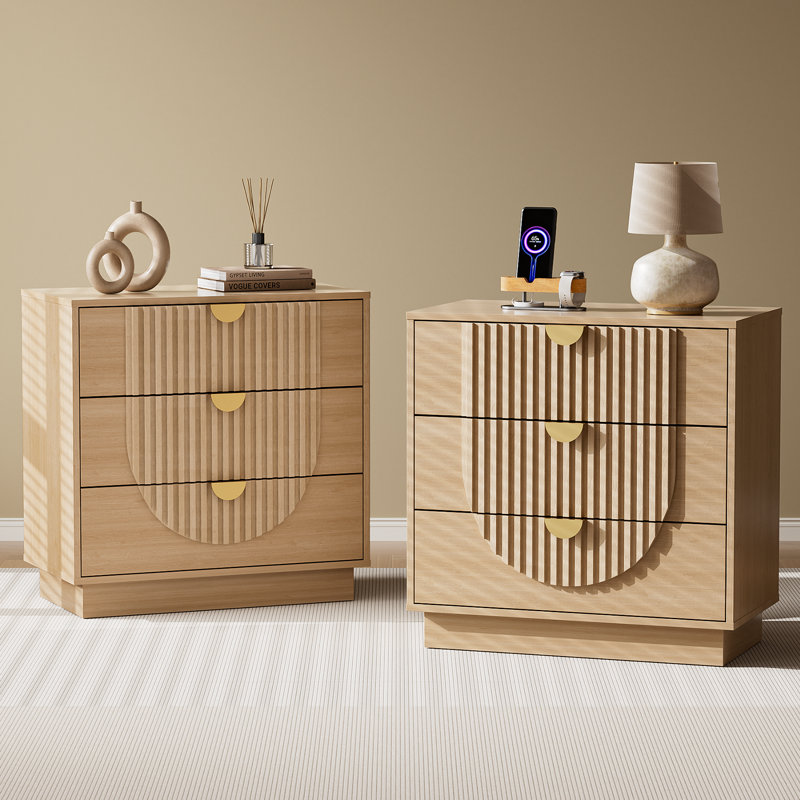 Table de chevet cannelée 28 po et table de chevet moderne à 3 tiroirs avec station de charge, Brun caramel