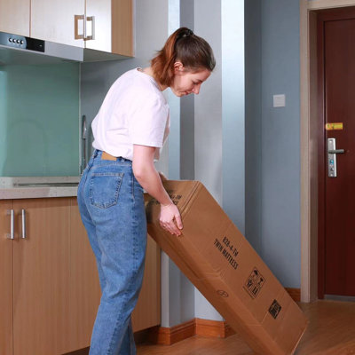 Matelas en mousse haute densité imperméable pleine grandeur de 6 pouces, tissu respirant matelassé à losanges bleu foncé, soutien du sommeil frais, emballage comprimé pour une installation facile