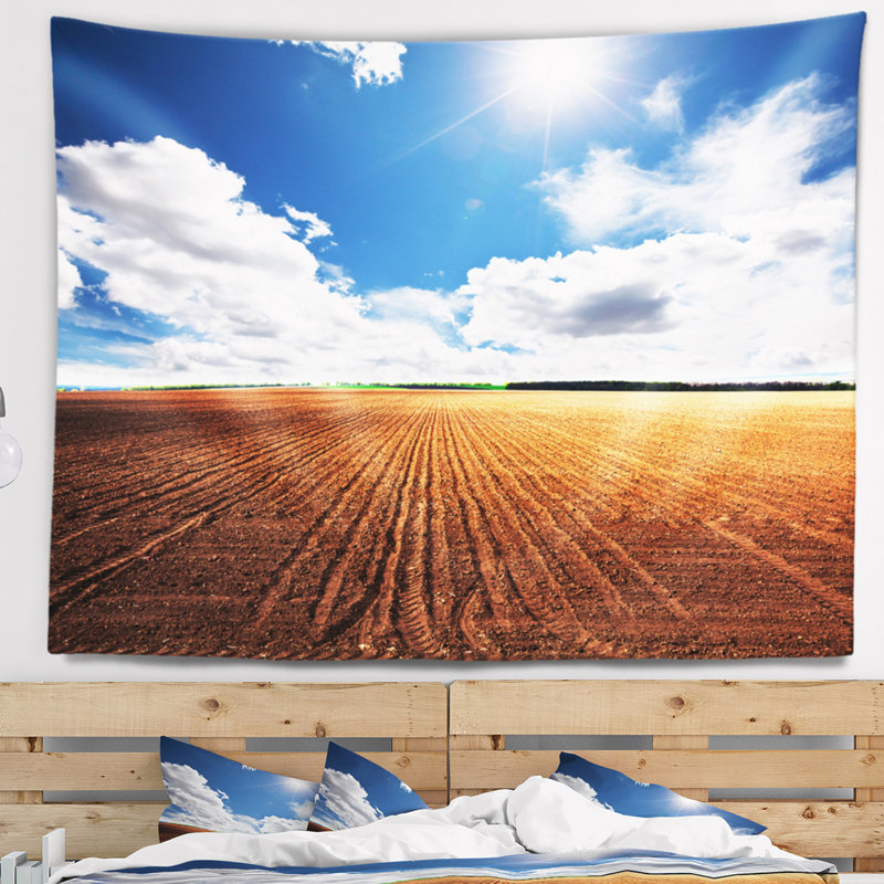 Vaste champ paysage sous tapisserie clouds blanc, H 32 po x l 39 po