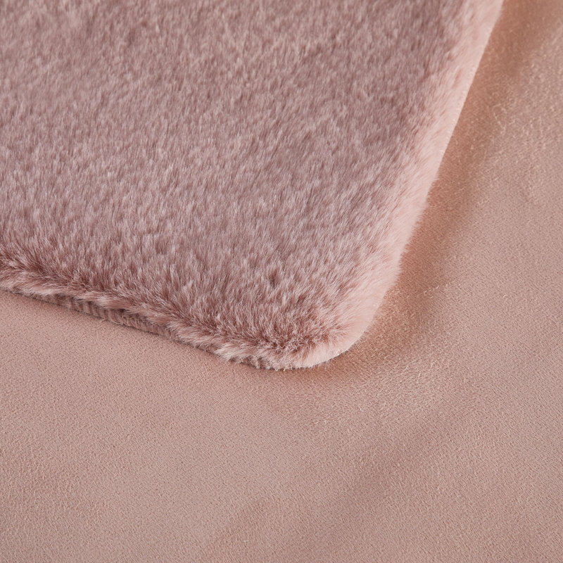 Tapis en fausse fourrure de lapin Emaline, Rosé