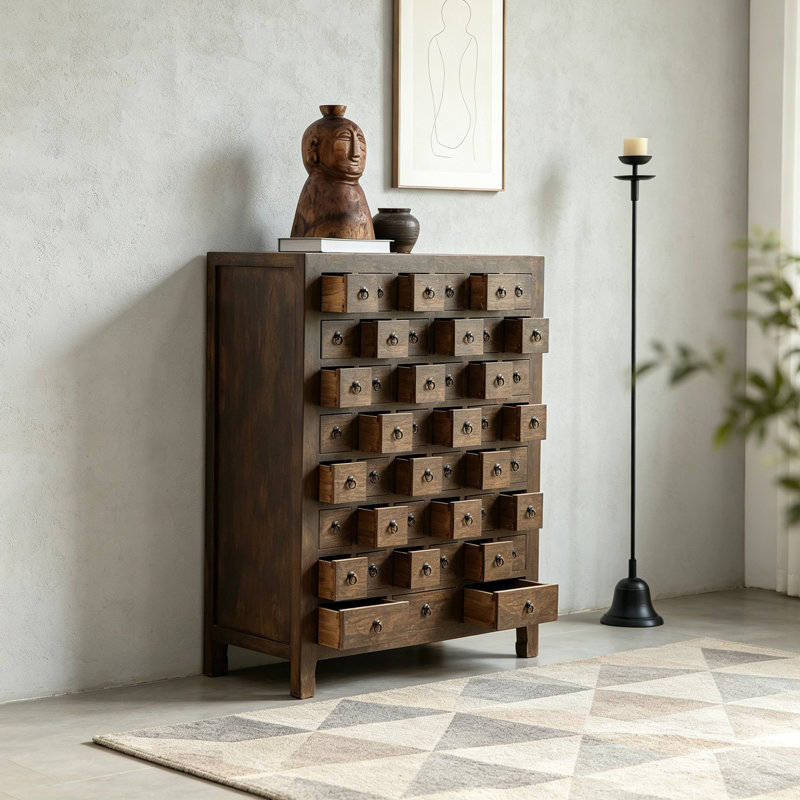 Commode à plusieurs tiroirs en bois naturel